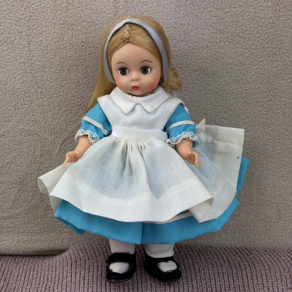 1975 Doll Madame Alexander "Alice" Alice in Wonderland Disneyland Collectible